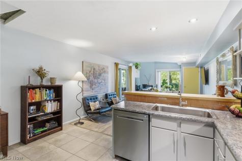 1900 Grove Court Cleveland OH 44113