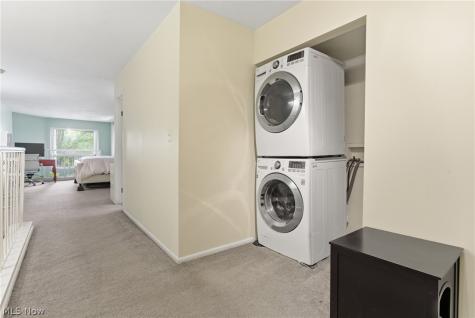 1900 Grove Court Cleveland OH 44113