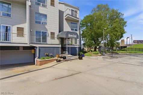 1900 Grove Court Cleveland OH 44113