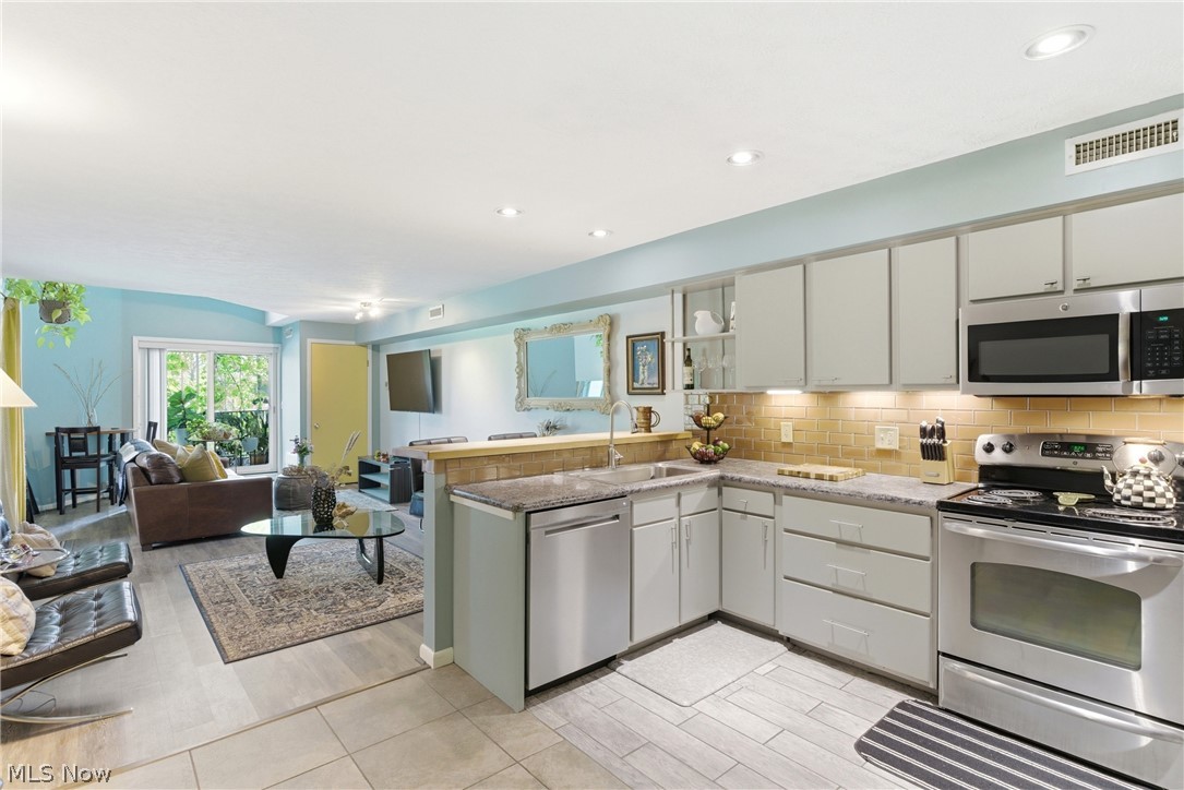 1900 Grove Court Cleveland OH 44113