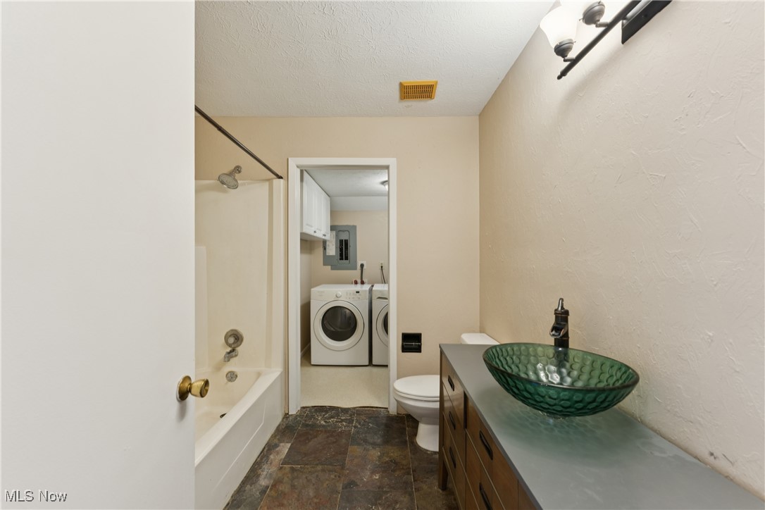 30 Landings Way Avon Lake OH 44012