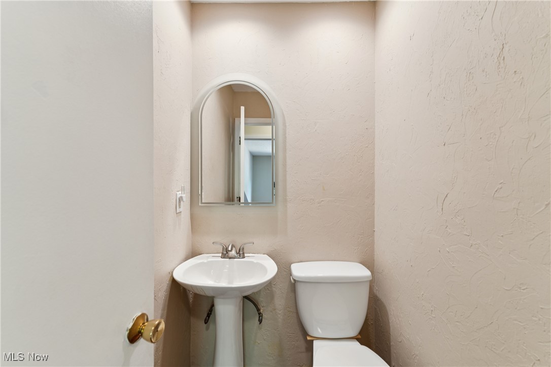 30 Landings Way Avon Lake OH 44012