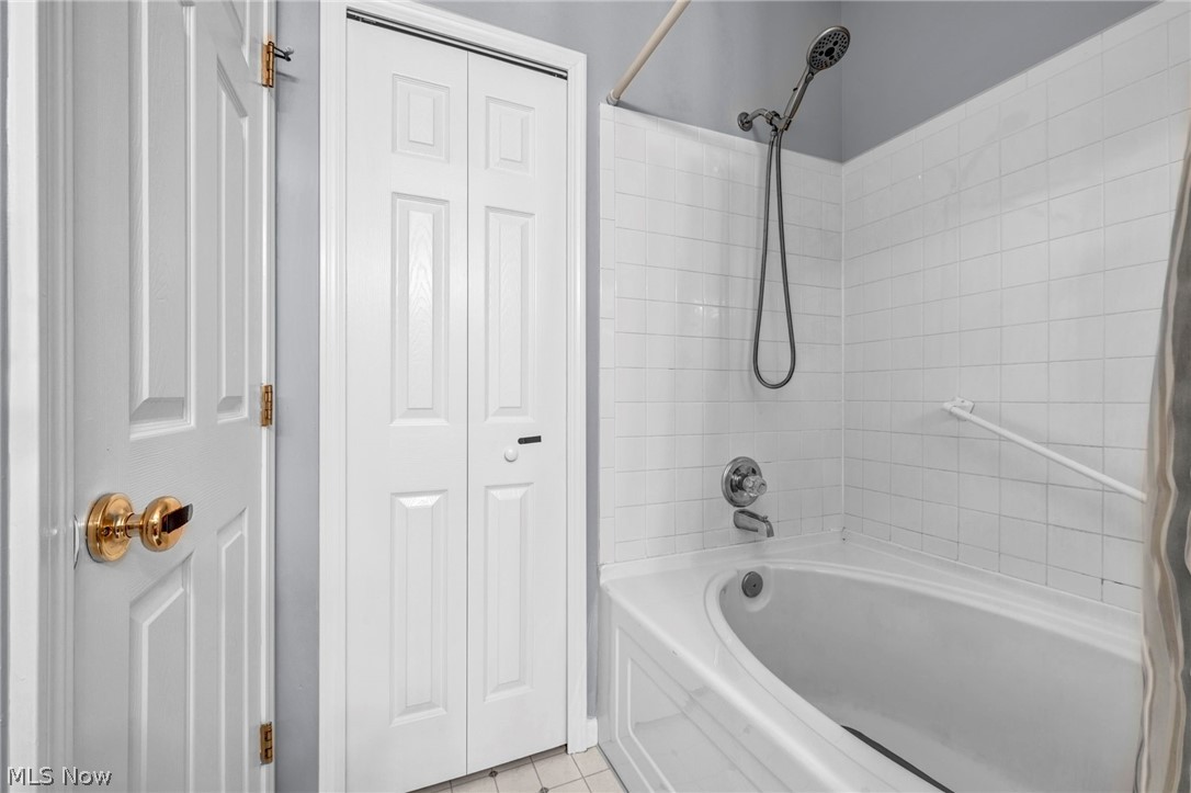 1909 Craig Drive Lake Milton OH 44429