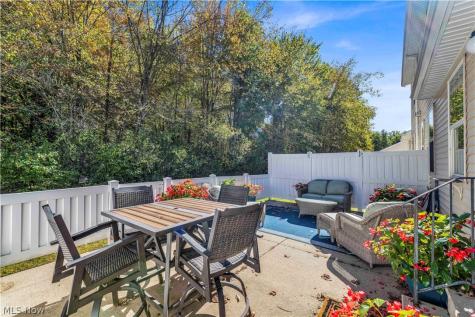 7583 Willow Woods Drive North Olmsted OH 44070