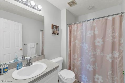7583 Willow Woods Drive North Olmsted OH 44070