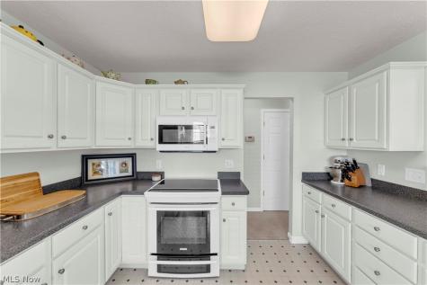 7583 Willow Woods Drive North Olmsted OH 44070
