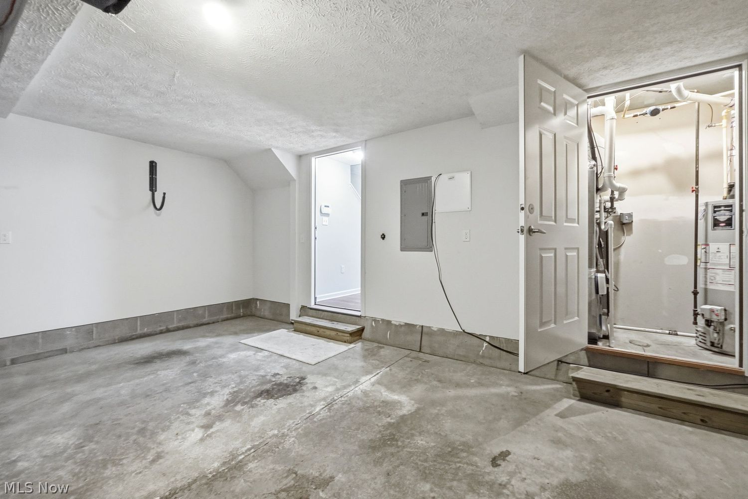 1268 W 74th Street Cleveland OH 44102