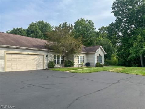 34 Woodland Chase Boulevard Niles OH 44446