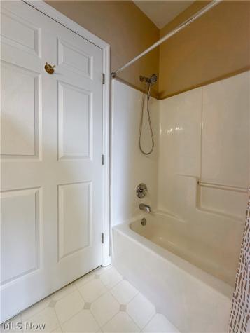 34 Woodland Chase Boulevard Niles OH 44446