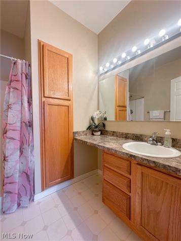 34 Woodland Chase Boulevard Niles OH 44446