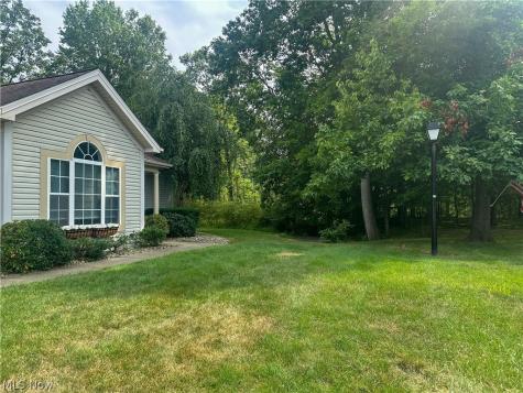 34 Woodland Chase Boulevard Niles OH 44446