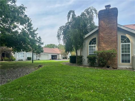 34 Woodland Chase Boulevard Niles OH 44446