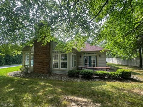 34 Woodland Chase Boulevard Niles OH 44446