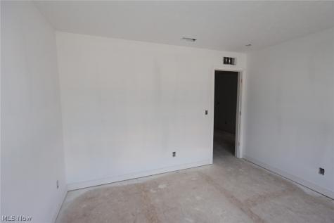 5091 Shepherds Glen Willoughby OH 44094