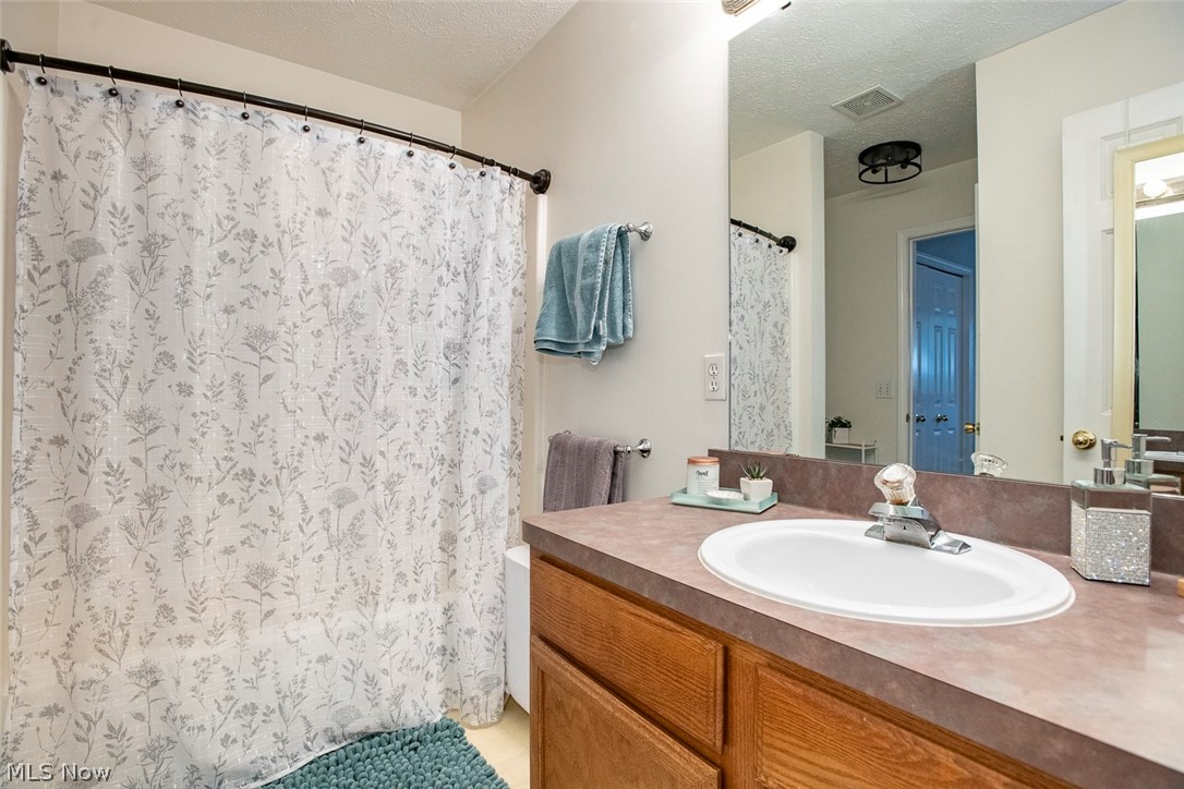 100 Meander Lane Elyria OH 44035
