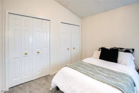 100 Meander Lane Elyria OH 44035