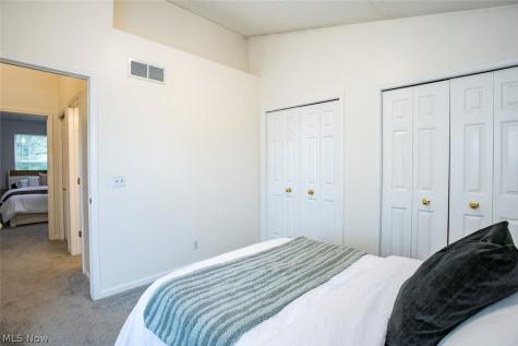 100 Meander Lane Elyria OH 44035