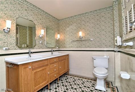 13715 Shaker Boulevard Cleveland OH 44120