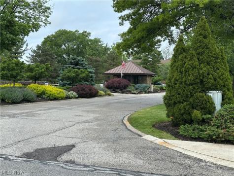 155 Pheasant Run Mayfield Heights OH 44124