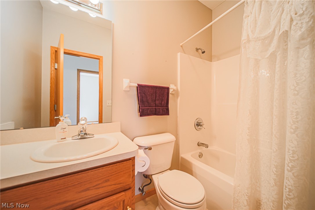 201 Greenbriar Lane Dalton OH 44618