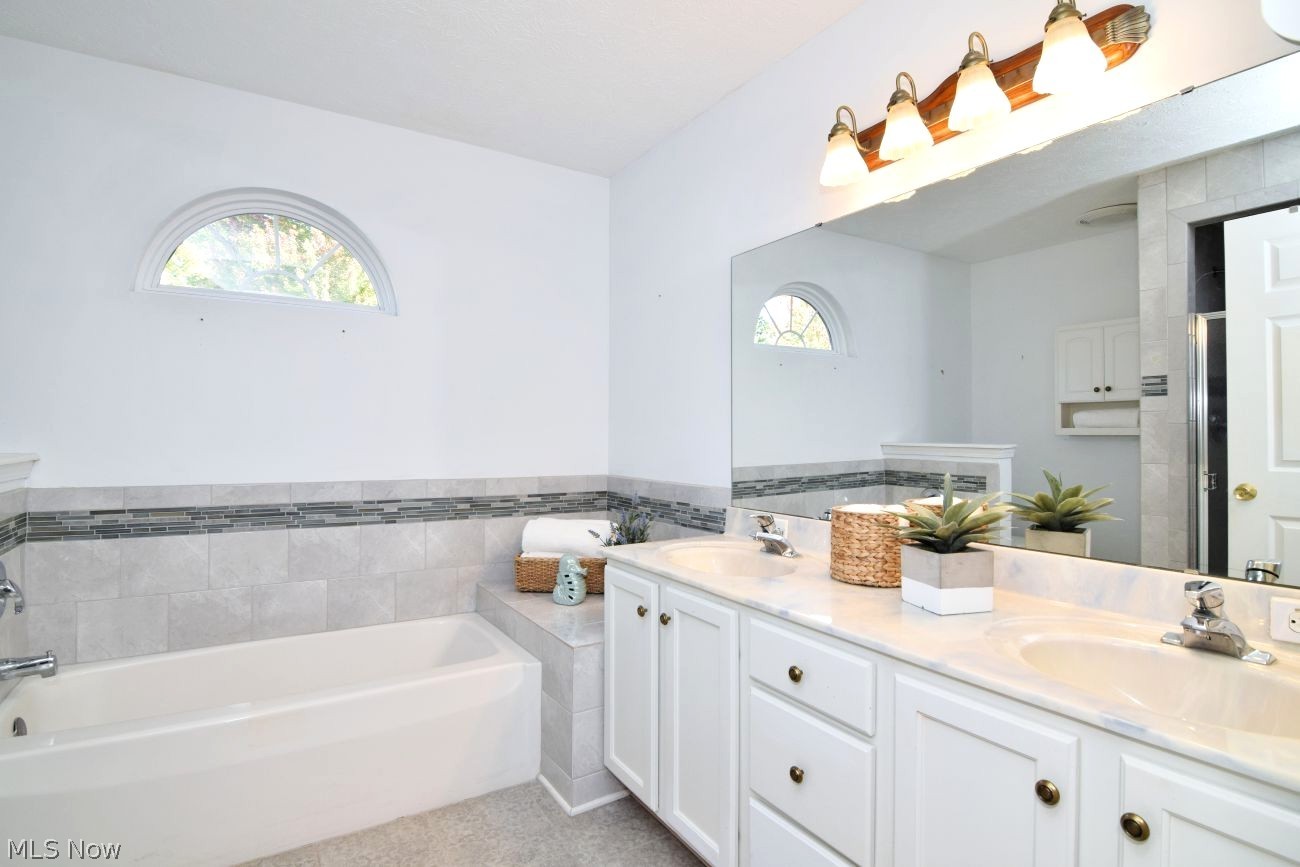 2668 Edgebrook Crossing Twinsburg OH 44087