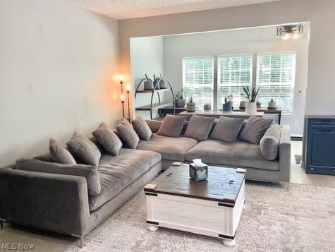 1432 Wellingshire Circle Cuyahoga Falls OH 44221