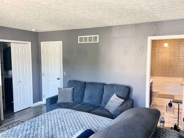 1432 Wellingshire Circle Cuyahoga Falls OH 44221