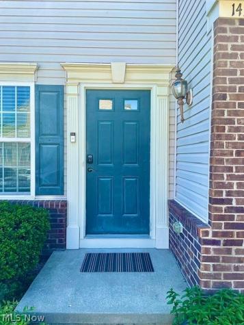 1432 Wellingshire Circle Cuyahoga Falls OH 44221