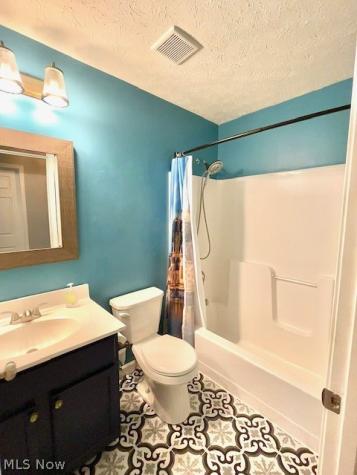 1432 Wellingshire Circle Cuyahoga Falls OH 44221