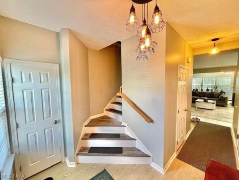1432 Wellingshire Circle Cuyahoga Falls OH 44221