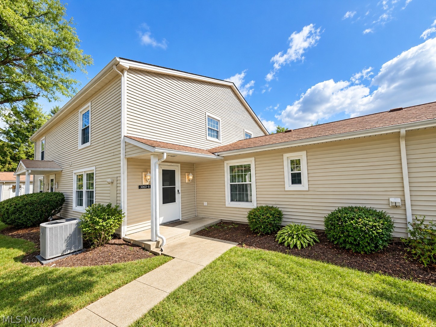 Cortland OH, 3002 Ivy Hill Circle, Unit B