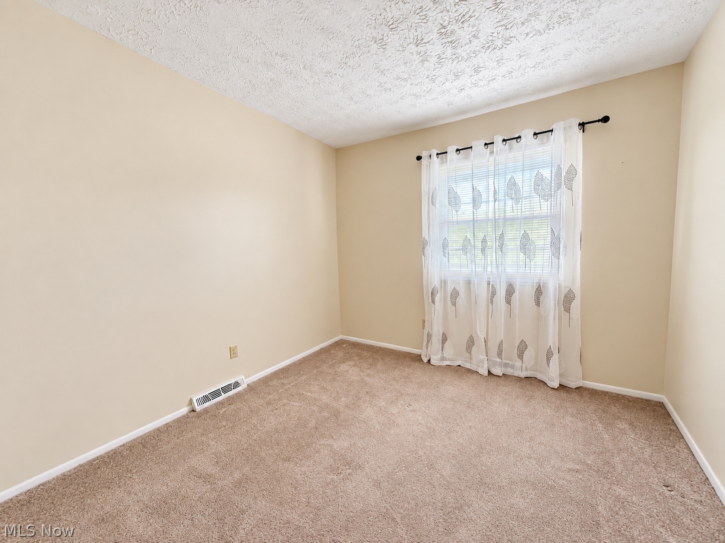 3002 Ivy Hill Circle Cortland OH 44410