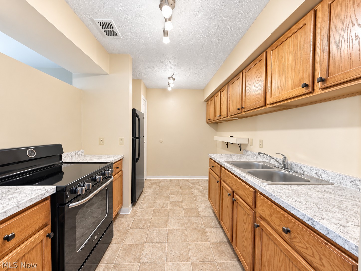 3002 Ivy Hill Circle Cortland OH 44410