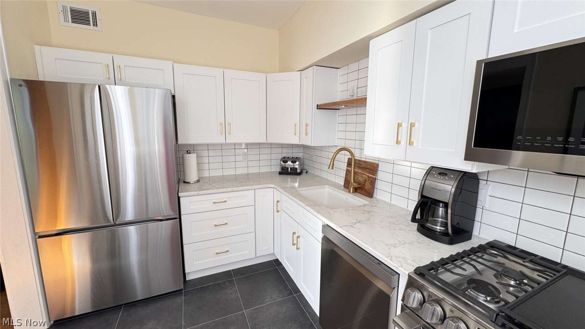 11426 Cedar Glen Cleveland OH 44106