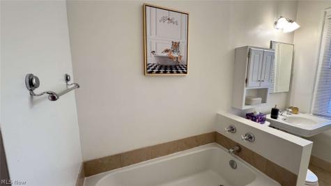 11426 Cedar Glen Cleveland OH 44106