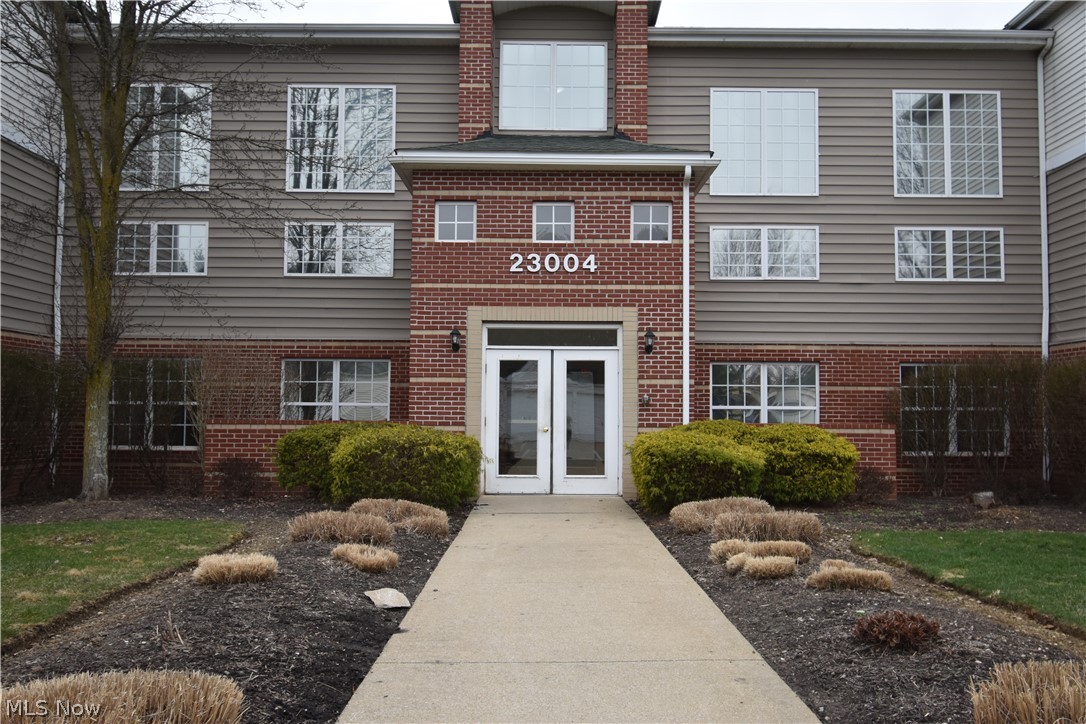 23004 Chandlers Lane Olmsted Falls OH 44138