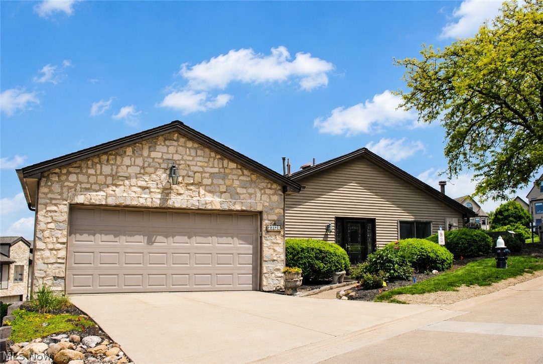 23128 Roberts Run Bay Village OH 44140