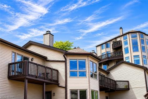 23128 Roberts Run Bay Village OH 44140
