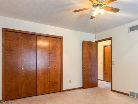 1487 Tripodi Circle Niles OH 44446