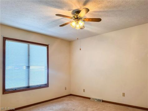 1487 Tripodi Circle Niles OH 44446