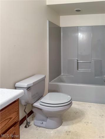 1487 Tripodi Circle Niles OH 44446