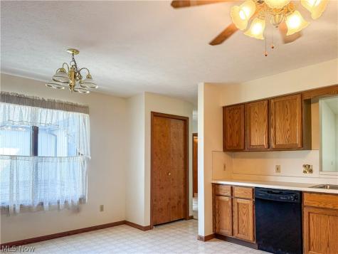 1487 Tripodi Circle Niles OH 44446