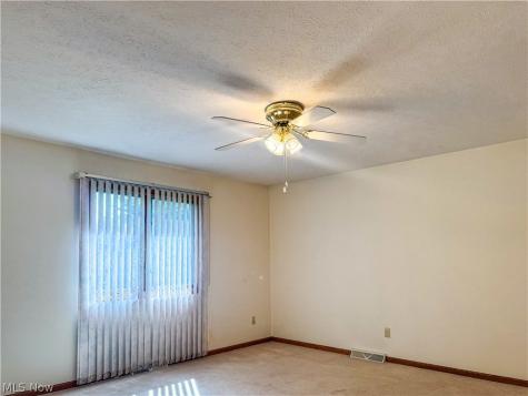 1487 Tripodi Circle Niles OH 44446