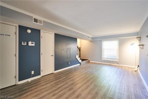 51 Nottoway Court Akron OH 44313