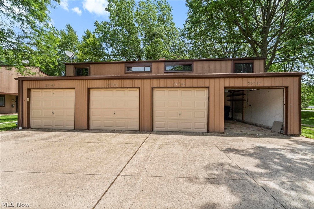 26745 Lake Of The Falls Boulevard Olmsted Falls OH 44138