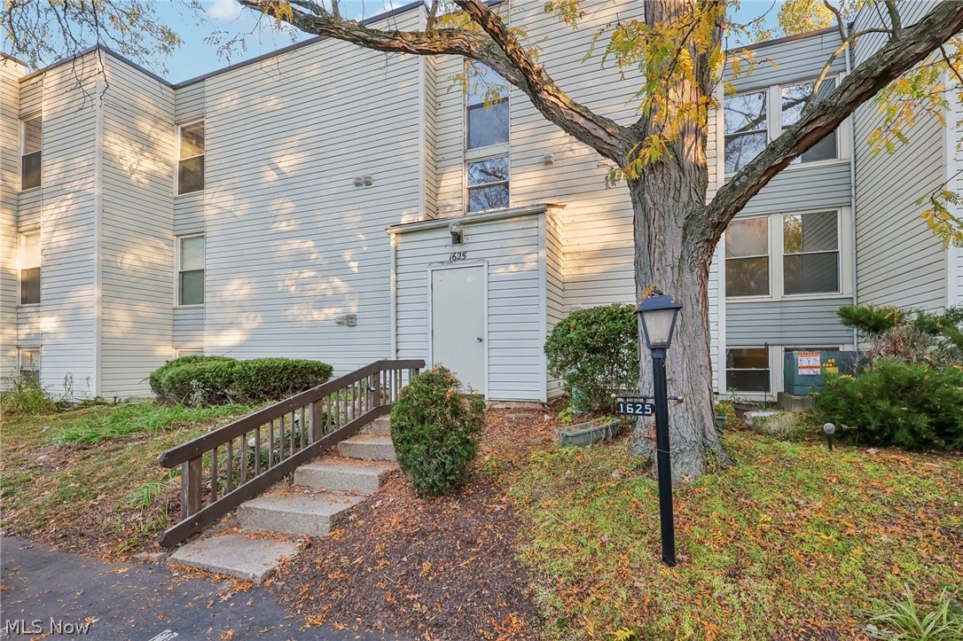 Westlake OH, 1625 Cedarwood Drive, Unit 115