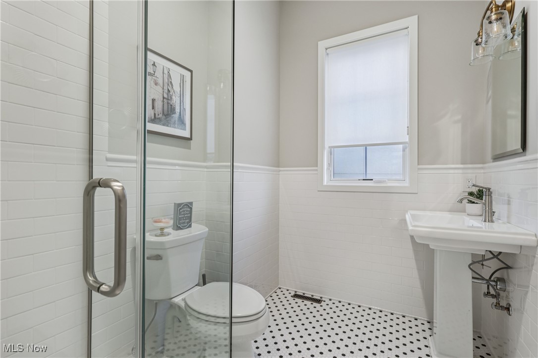 1221 W 117th Street Cleveland OH 44102