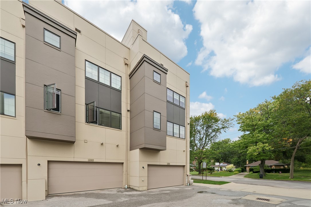 1221 W 117th Street Cleveland OH 44102
