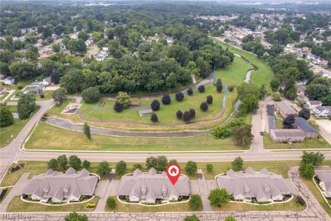 1365 Laurenbrook Lane NE Massillon OH 44646