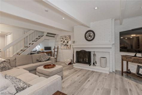 791 Geddes Bluff Sagamore Hills OH 44067